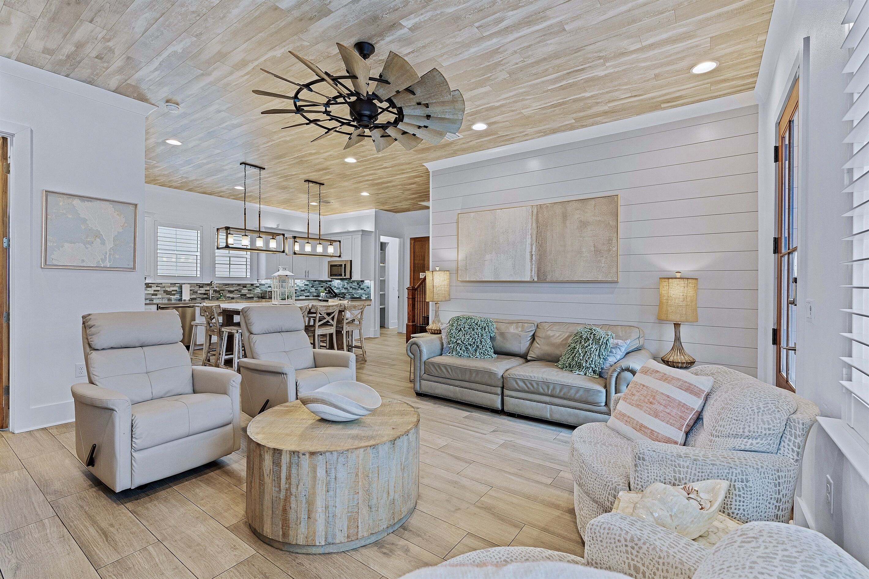 Smart TV, videojuegos, futbolito, estéreo