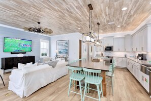 雪櫃、微波爐、焗爐、爐具