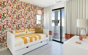 4 多间卧室、办公桌、免费 WiFi、床单