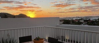 Adorable Private Room with partial Sea View