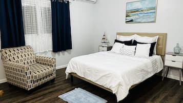 Escrivaninha, ferros/tábuas de passar roupa, Wi-Fi de cortesia