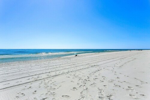 Breathtaking Soundfront Condo|Pool & Beach Access!