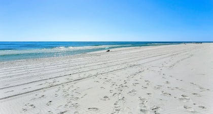 Breathtaking Soundfront Condo|Pool & Beach Access!