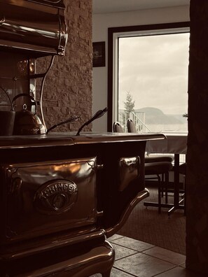 Breakfast and dinner served - Auberge de la Riviere Saguenay (Saguenay)