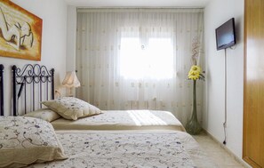 2 Schlafzimmer, Bügeleisen/Bügelbrett