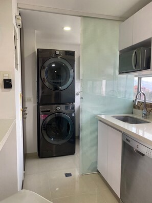 Microonde, forno, lavastoviglie, macchina per tè/caffè