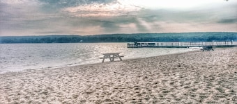 The David w/ Private Screened Porch & Fire Pit