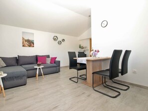 TV - Holiday home with air conditioning (Pula)