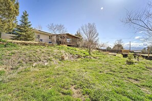 Property grounds - Eco-Friendly Escape in Cortez - Pets Welcome! (Cortez)