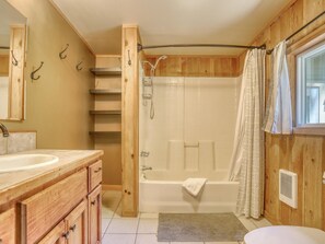 Rumah, Beberapa Tempat Tidur (Wallace Cottage) | Kamar mandi