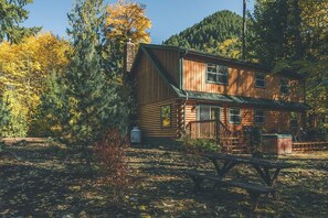 Exterior - Zigzag Mountain Lodge (Rhododendron)
