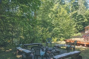 Property grounds - Zigzag Mountain Lodge (Rhododendron)