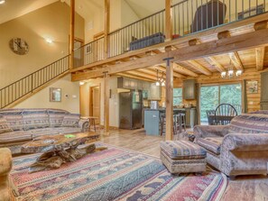 3 bedrooms, bed sheets - Zigzag Mountain Lodge (Rhododendron)