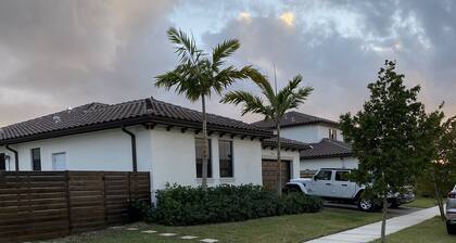 2 Bedrooms 1 Bath Guest Suite, on your way to Florida Keys