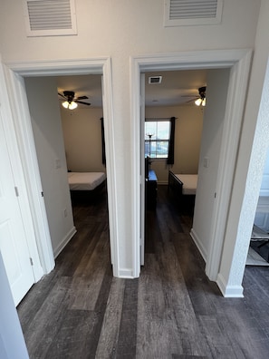 2 bedrooms, in-room safe, desk, travel cot