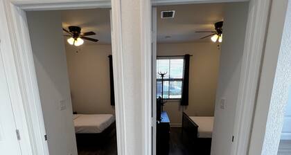 2 Bedrooms 1 Bath Guest Suite, on your way to Florida Keys