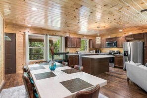 Fridge, microwave, oven, stovetop - Brand New Luxury Cabin-Private Appalachian Retreat (Gatlinburg)