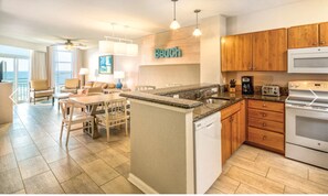 Private kitchen - Oceanfront Condo, North Myrtle Beach, sleeps 8, 2br/2ba (North Myrtle Beach)