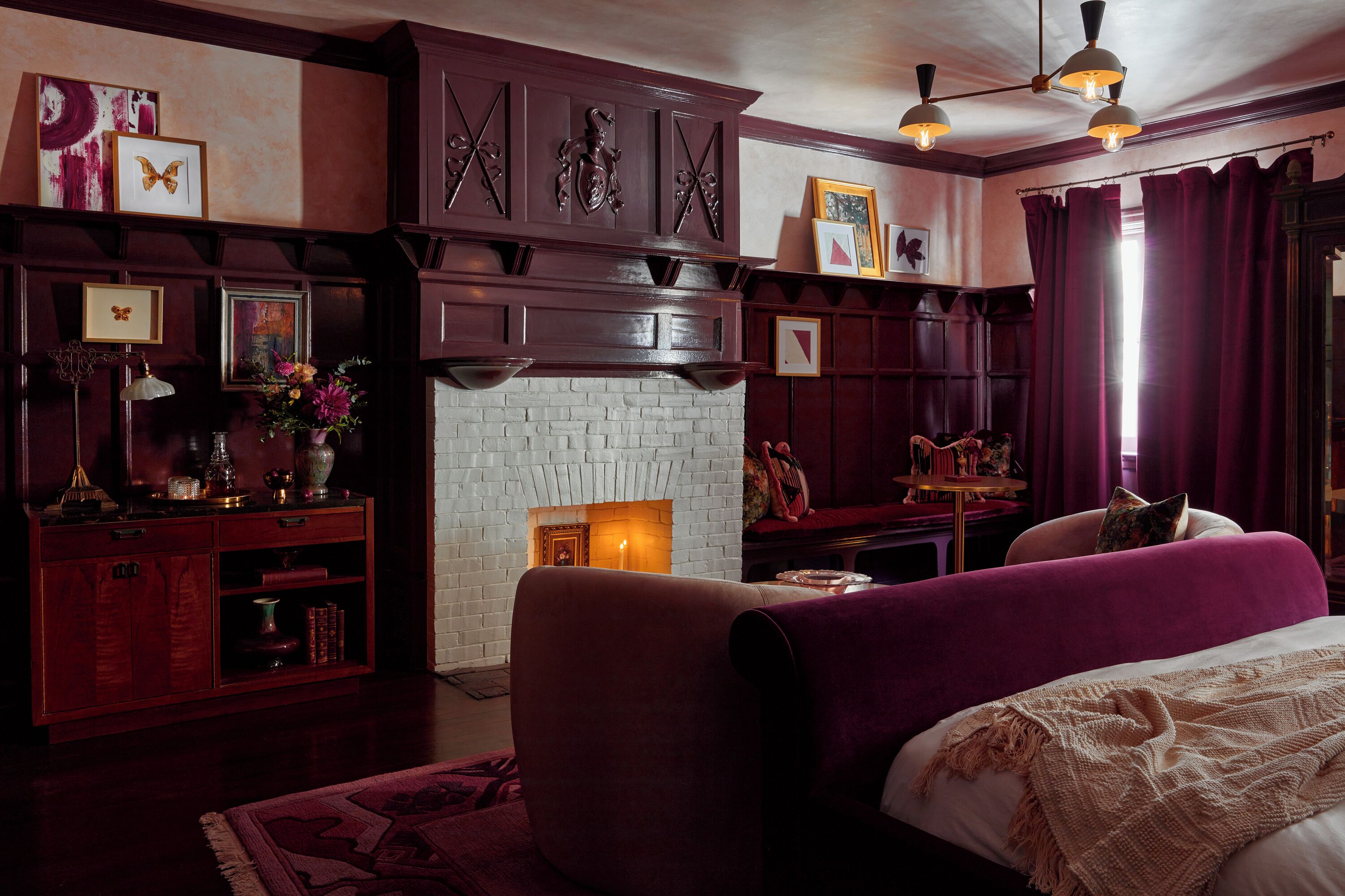 King Salon, 1 King Bed (The Ruby, Floor 4) | Living area | 32-inch Smart TV with satellite channels, MP3 dock