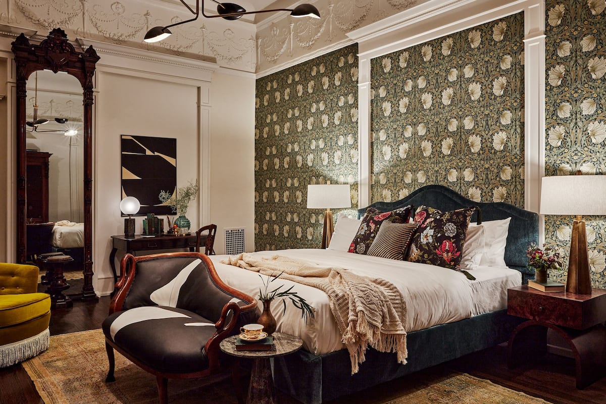 King Salon, 1 King Bed (The Ruby, Floor 4) | Premium bedding, individually decorated, individually furnished