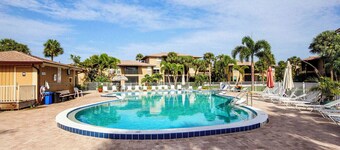 Blind Pass D204 - Short walk to the beach