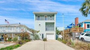 Exterior - Oceanside Getaway 1 block from beach - up to 10% off! (Jacksonville Beach)
