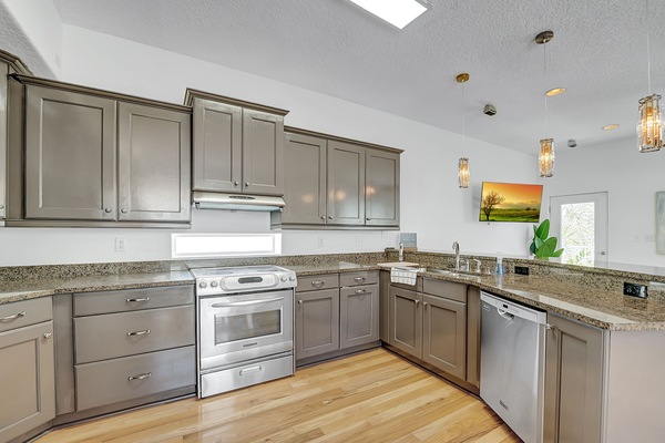 Frigorífic, microones, placa de cuina i rentaplats