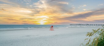 Oceanside Getaway 1 block from beach - up to 10% off!