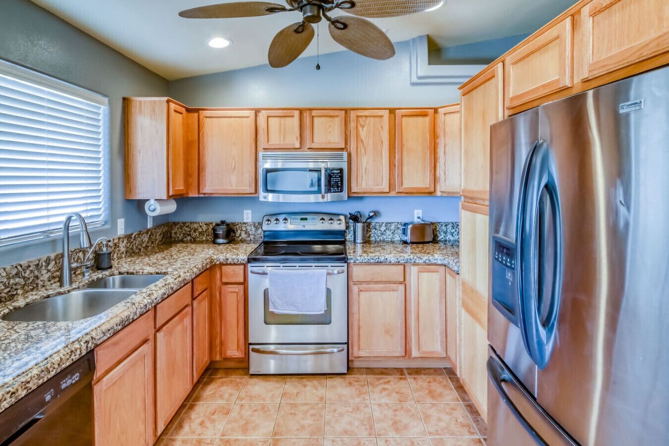 雪櫃、微波爐、焗爐、爐具