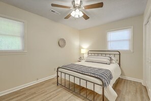 3 chambres, fer et planche à repasser, accès au Wi-Fi (inclus)