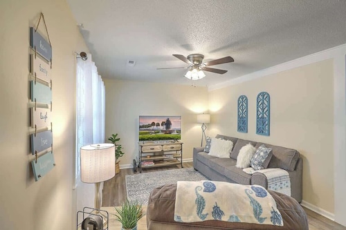 Near Charleston 3 Bed w/Fenced Yard Near Beach!