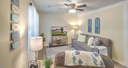 Near Charleston 3 Bed w/Fenced Yard Near Beach!
