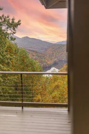 A balcony with a view of a valley and mountains. - THE HEAD REST at Deals Gap, Tail of the Dragon Mountain Retreat! (Robbinsville)