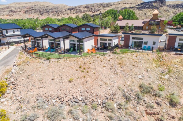 المنشأة من الخارج