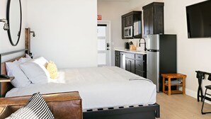 A bedroom with a bed, bedside table, and a wooden bench. - Amazing View #1 Pet Friendly (La Verkin)