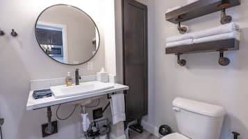 Douche, savon, shampoing, papier toilette