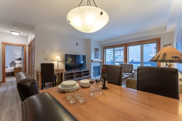 Dining - Charming Poolside Stay | Great Value (Canmore)