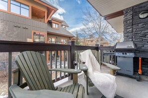 Property grounds - Charming Poolside Stay | Great Value (Canmore)