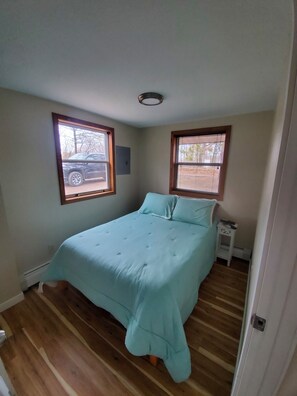 2 bedrooms, travel crib, free WiFi, bed sheets