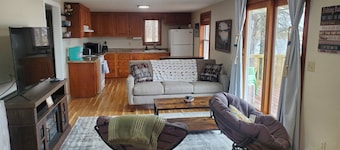 Cozy Cabin lake front