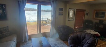 Cozy Cabin lake front
