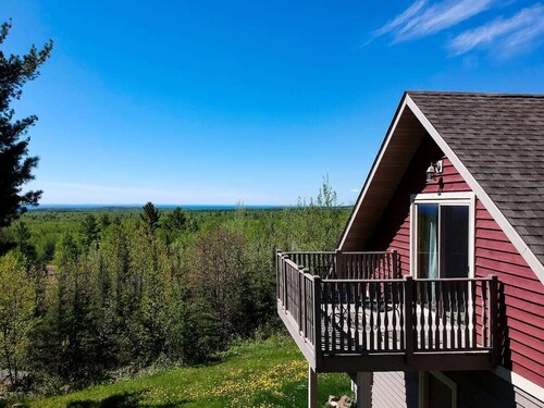 Gokotta Cottage: Cozy forest retreat with Lake Superior views