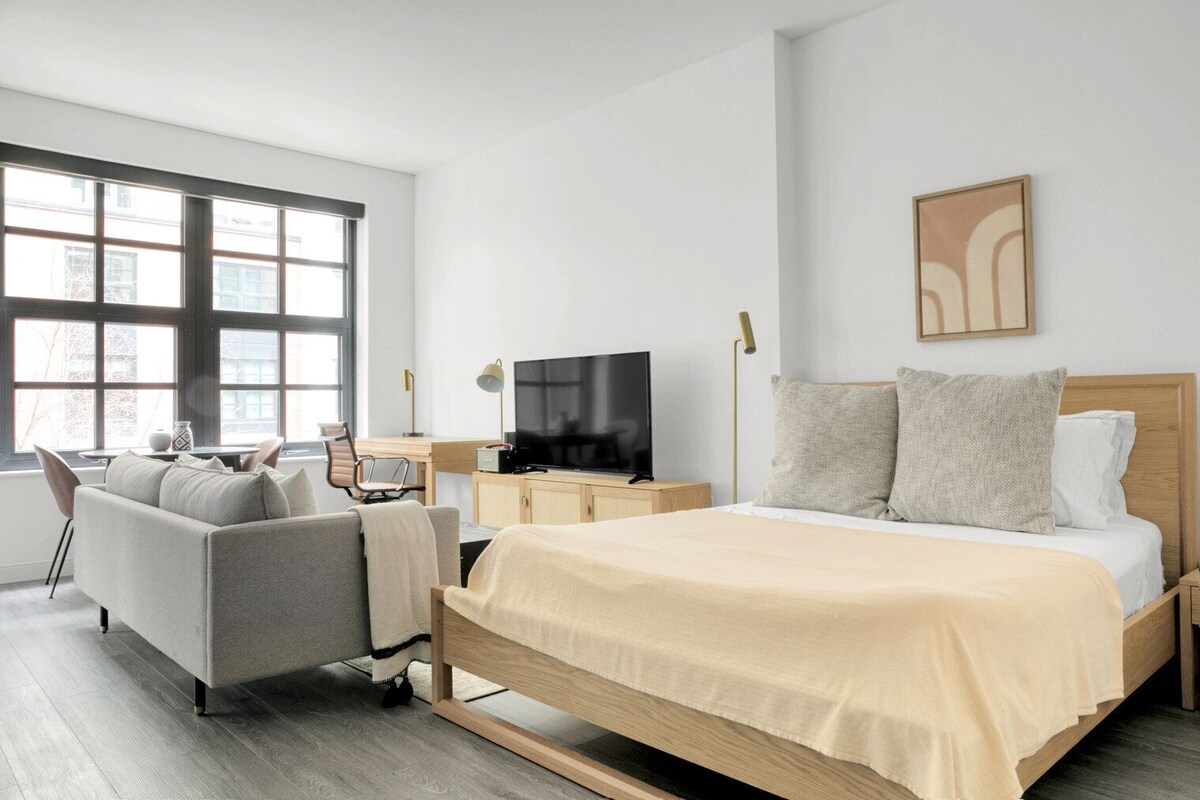 Trendy South End Studio w/ W/D & Gym, near SoWa District, by Blueground