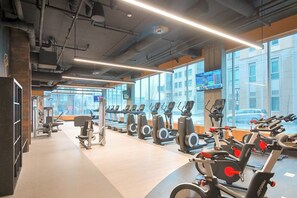 Fitness facility - Sleek East Cambridge 2BR w/ Gym & W/D, near Lechmere T, by Blueground (Cambridge)