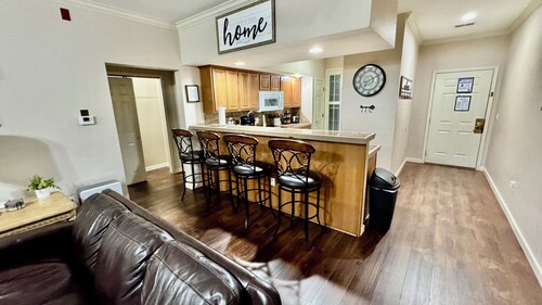 Gracie's Getaway - 4 King Bedrooms w /4 Ensuite Baths! Sleeps 13!!