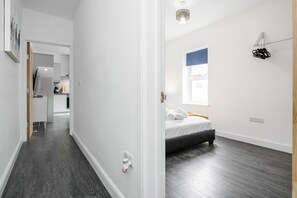 1 bedroom, iron/ironing board, WiFi, bed sheets - 1BR Victorian House near Bedford City Centre (Bedford)