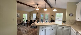 2 BDRM Treehouse Hideaway- Lake Conroe | Boat ramp