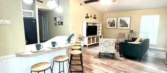 2 BDRM Treehouse Hideaway- Lake Conroe | Boat ramp