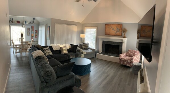 Smart TV, fireplace, DVD player, stereo