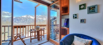 Rebecca's House (few steps from skiing), Bardonecchia, Italy